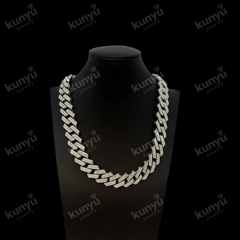 Thiết yếu về tủ quần áo thế hệ Z tối thượng: Bất kỳ trang phục hàng ngày nào cũng có thể chống lại được vẻ táo bạo của một chiếc vòng cổ thời trang dạo phố Cuba thời thượng? Thiết yếu về tủ quần áo thế hệ Z tối thượng: Bất kỳ trang phục hàng ngày nào cũng có thể chống lại được vẻ táo bạo của một chiếc vòng cổ thời trang dạo phố Cuba thời thượng?